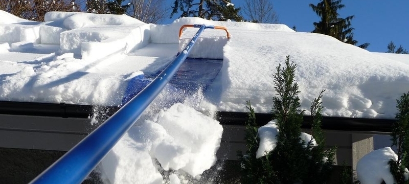 Roof rack for snow removal